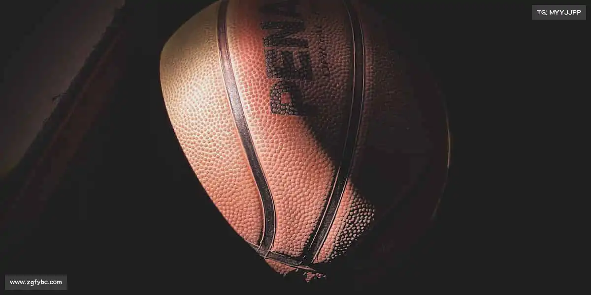 米兰milan🏊‍♀️潜入水中，迸发能量！在运动中遇见更强大的自己！